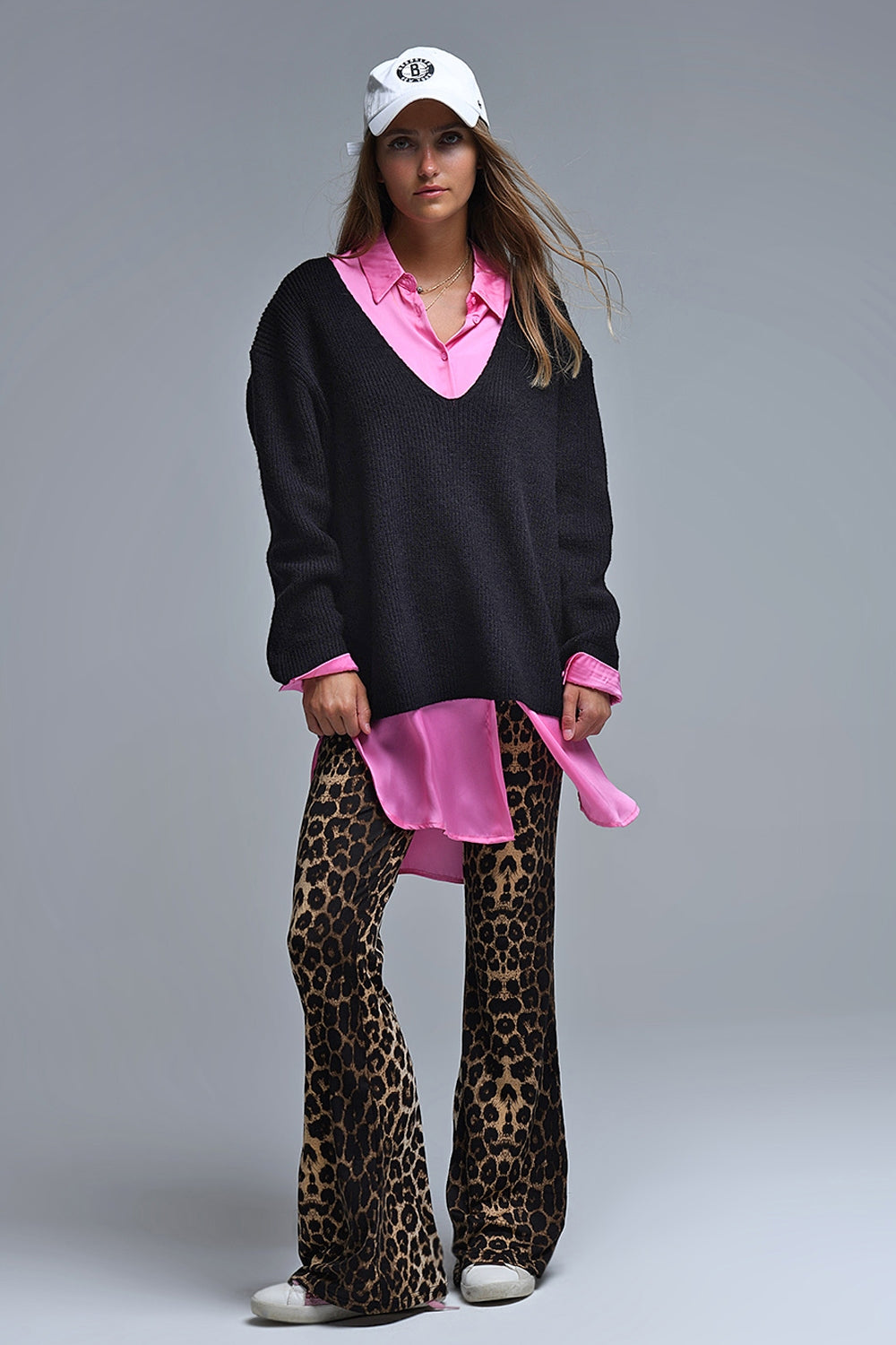 Super oversized Thin V-neck Sweater in Black