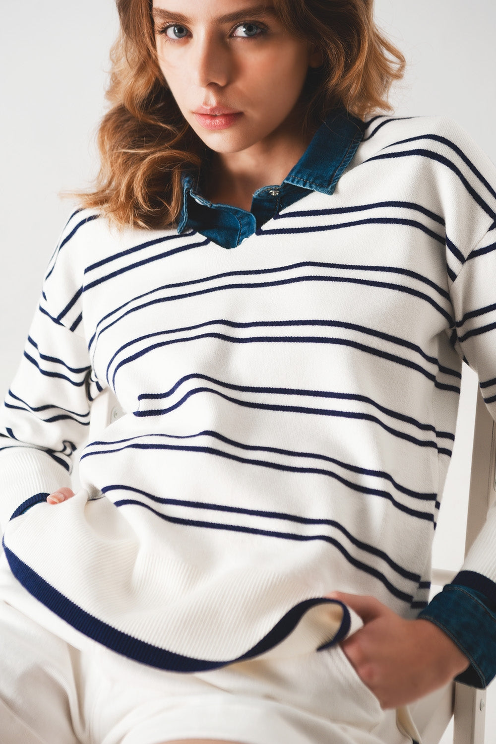 Q2 Sweater in white with navy stripe