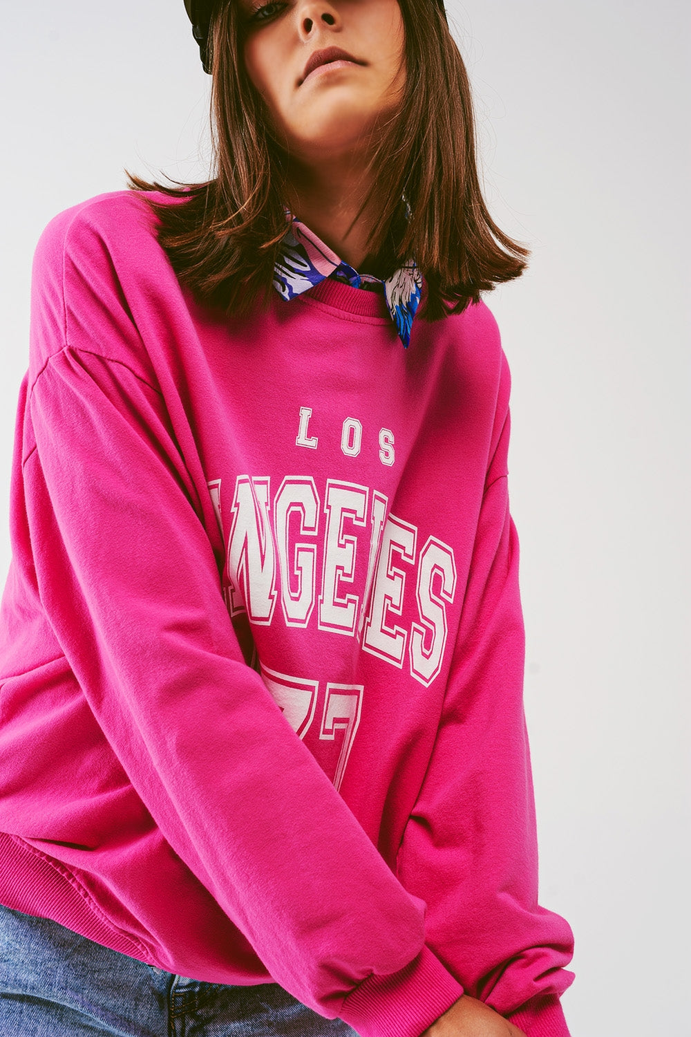 Sweatshirt with Los Angeles 77 Text in Pink