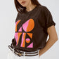 Camiseta con estampado digital art déco LOVE en negro lavado