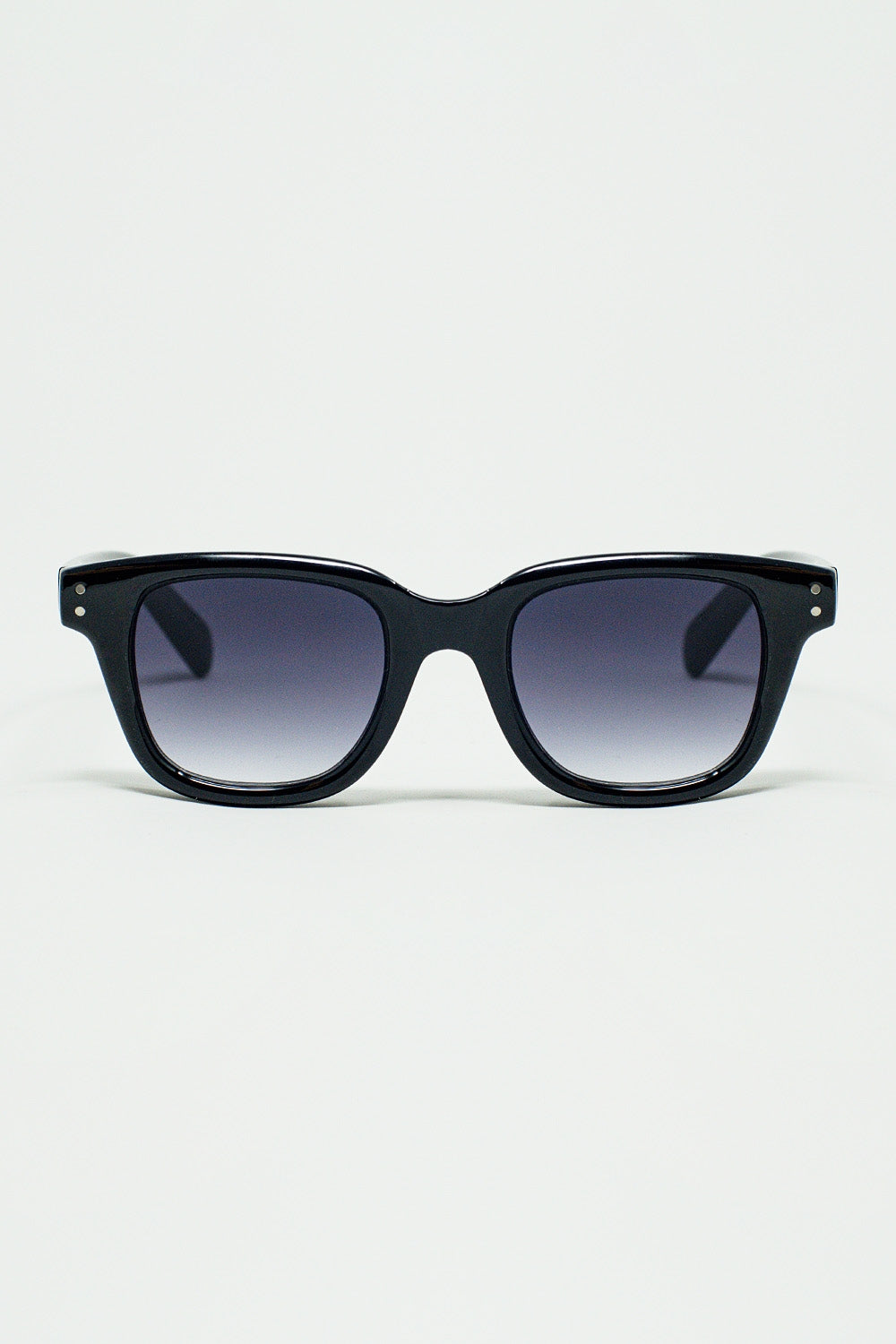 Q2 thick black delta square sunglasses