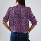 Blusa morada con estampado animal y lazo en el cuello