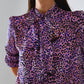 Blusa morada con estampado animal y lazo en el cuello