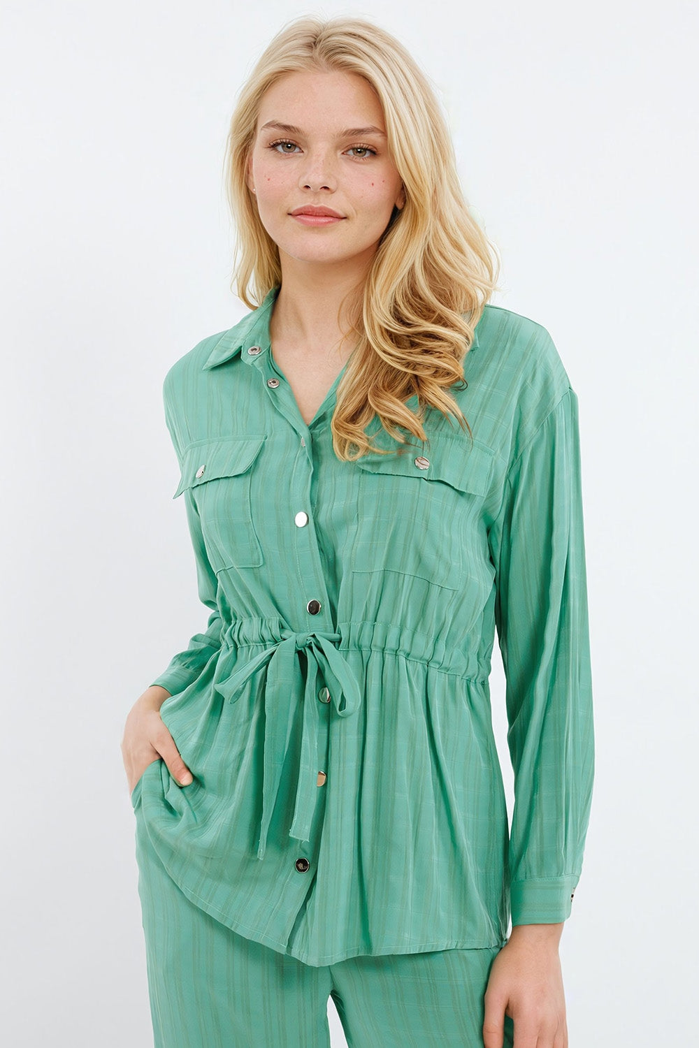 Q2 Tie waist long sleeve shirt in green