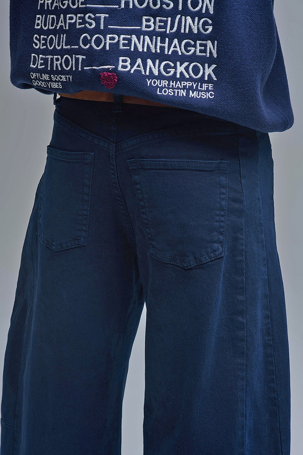 Trendy Navy Barrel Balloon Jeans with Pockets