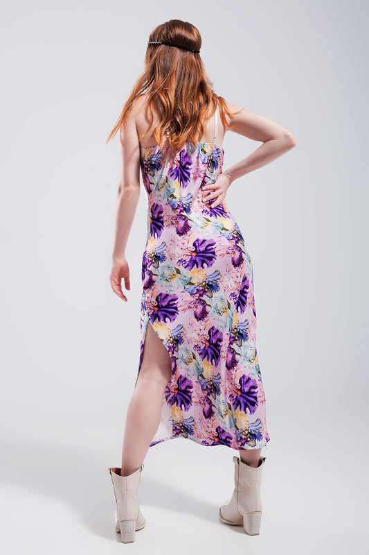 Vestido midi de satén con espalda en V y estampado floral violeta a contraste