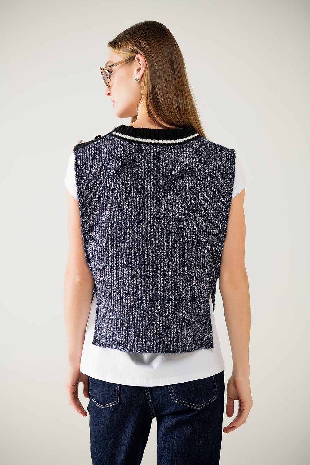 V-neck knitted vest with open side