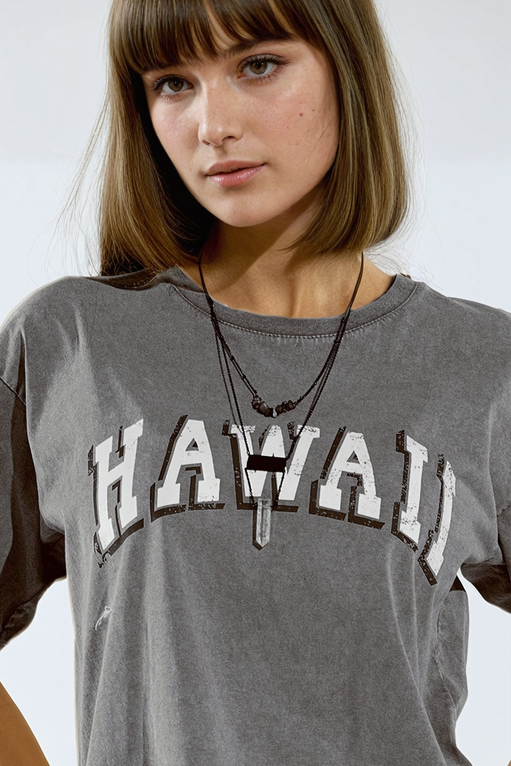 Camiseta hawaiana con efecto lavado en gris