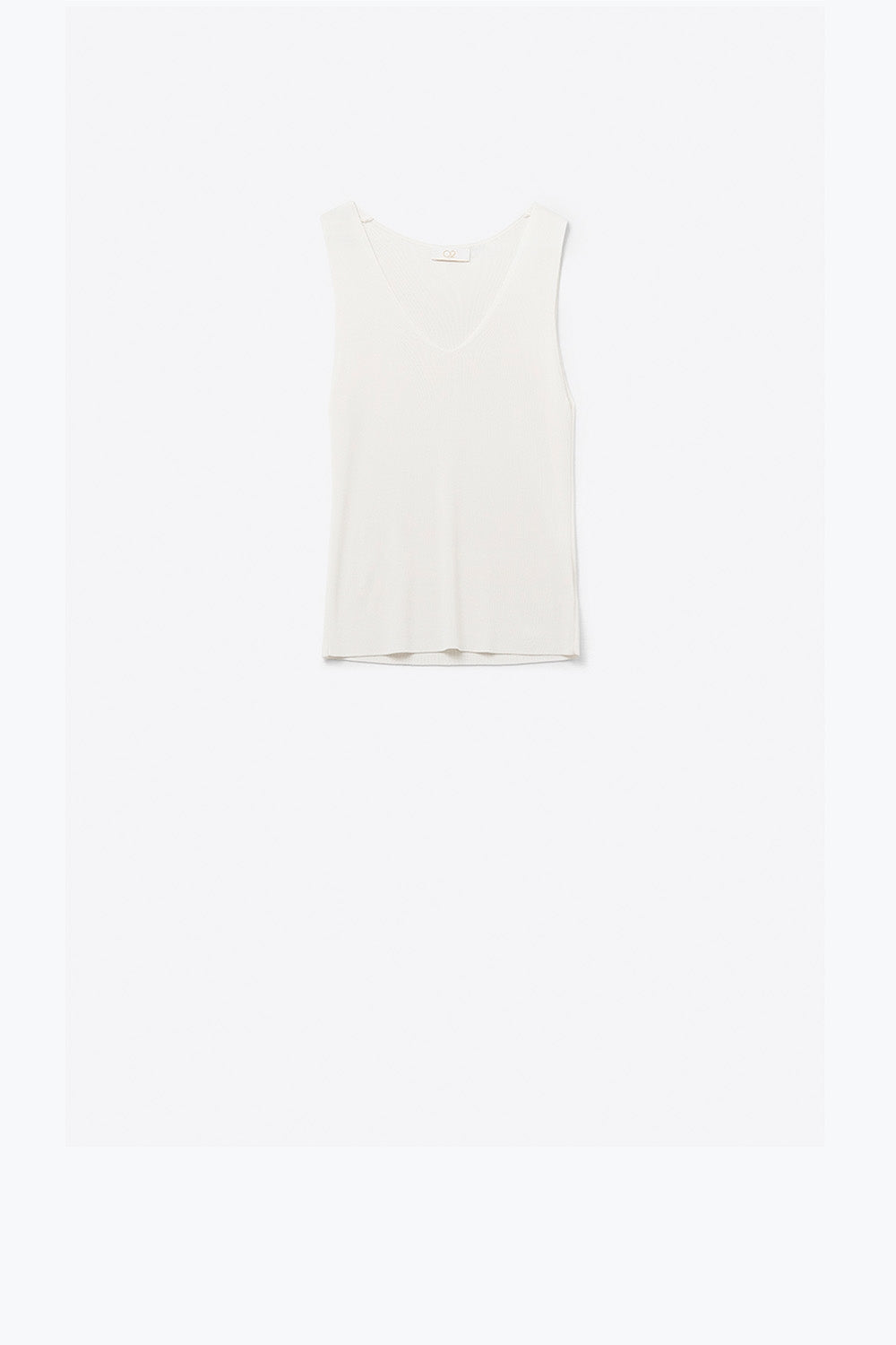 Q2 White sleeveless fine knitted top With V-Neck