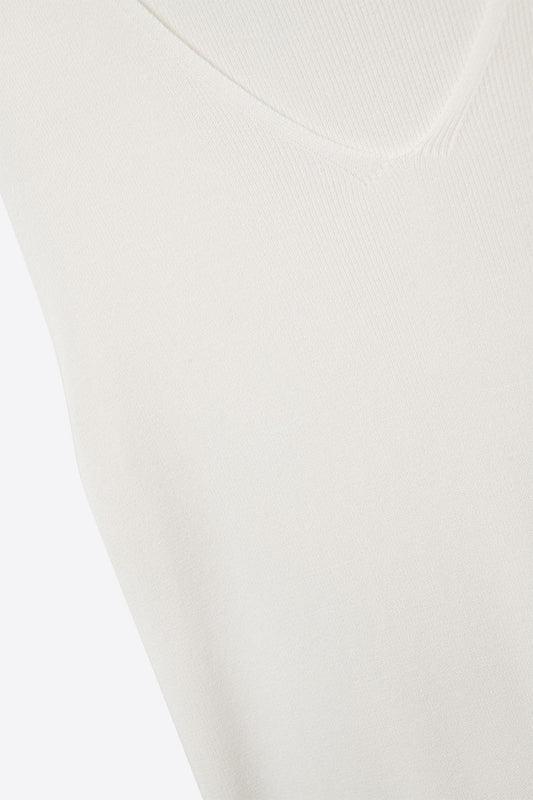 White sleeveless fine knitted top With V-Neck