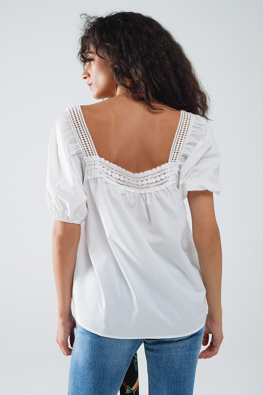 White Top With Square Neckline And Short Sleeves