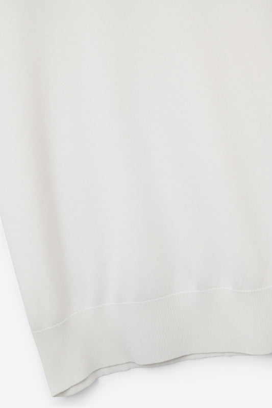 White turtleneck sweater with fitted short sleeves