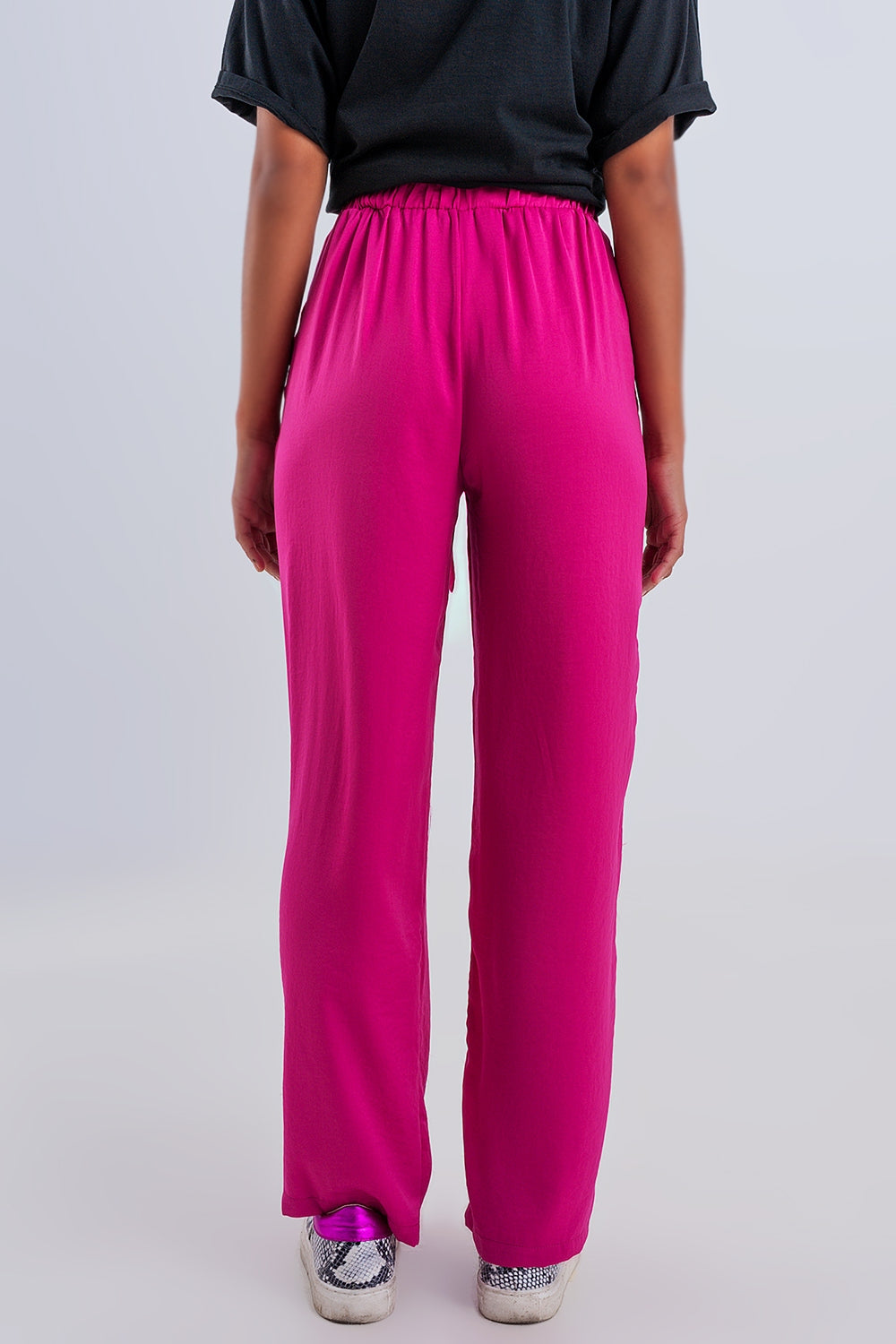 Pantalón fucsia de pernera ancha con cinturón