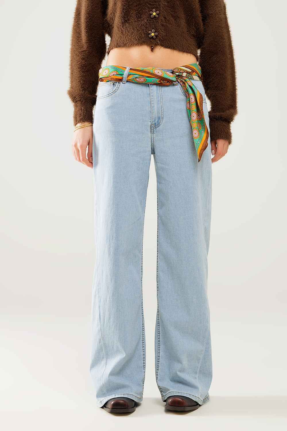 Q2 wide leg jeans in light wash with side seam