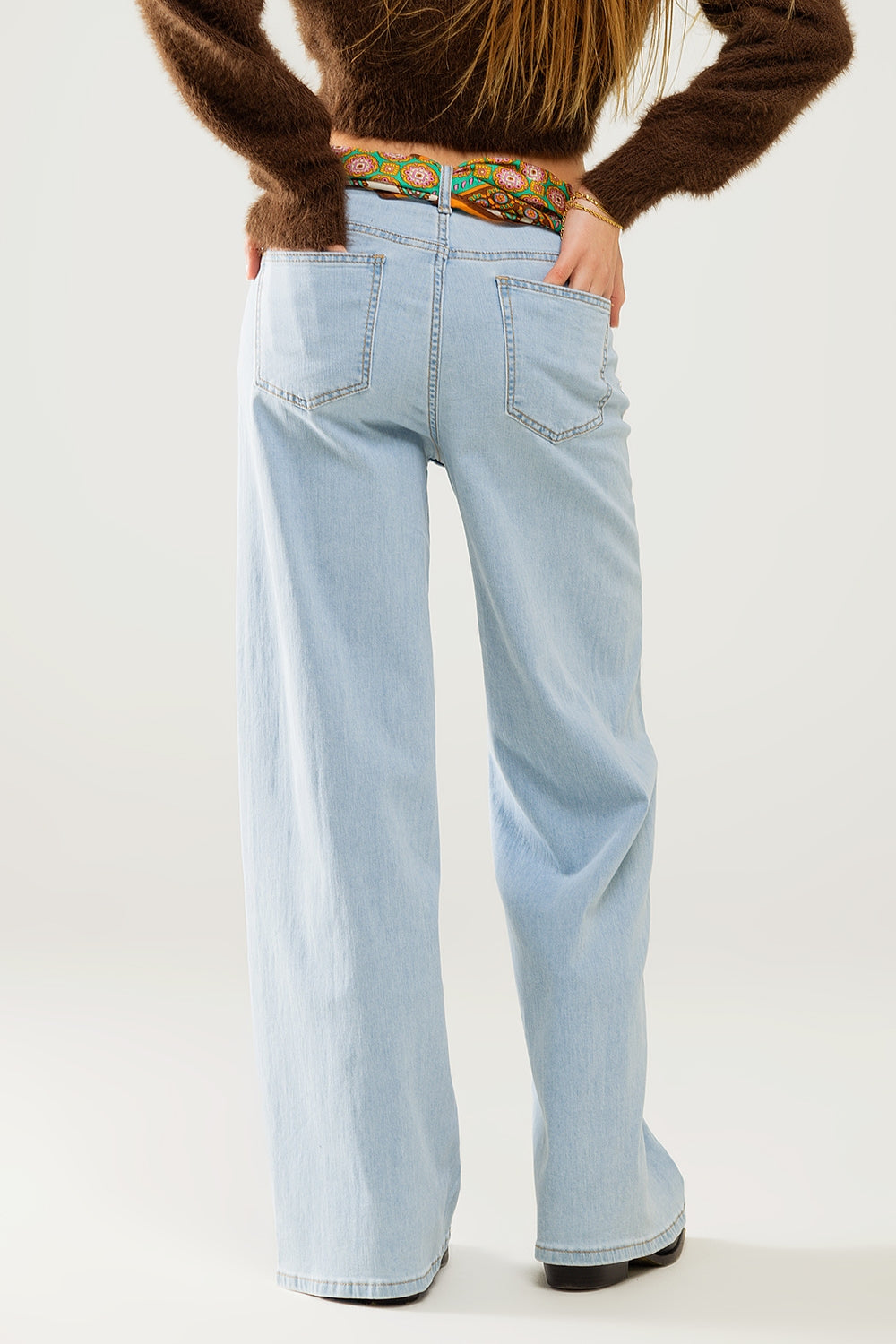 wide leg jeans in light wash with side seam