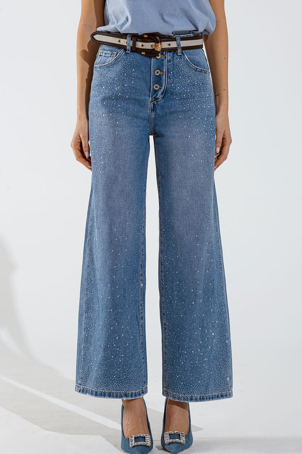 Q2 Wide Leg Jeans With Exposed Buttons And Stras Details in Mid Wash