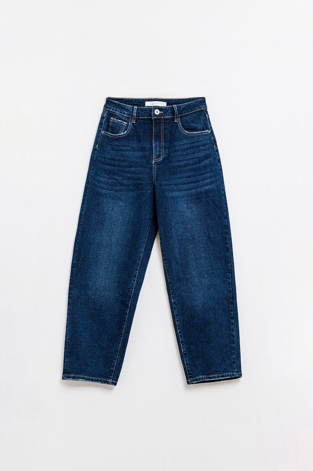 Jeans mom de pierna ancha con lavado medio