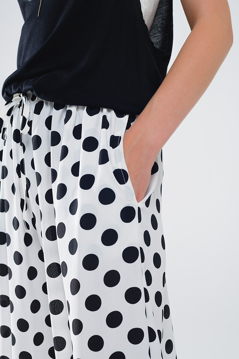 Wide leg polka dot pants with elastic waist and pockets