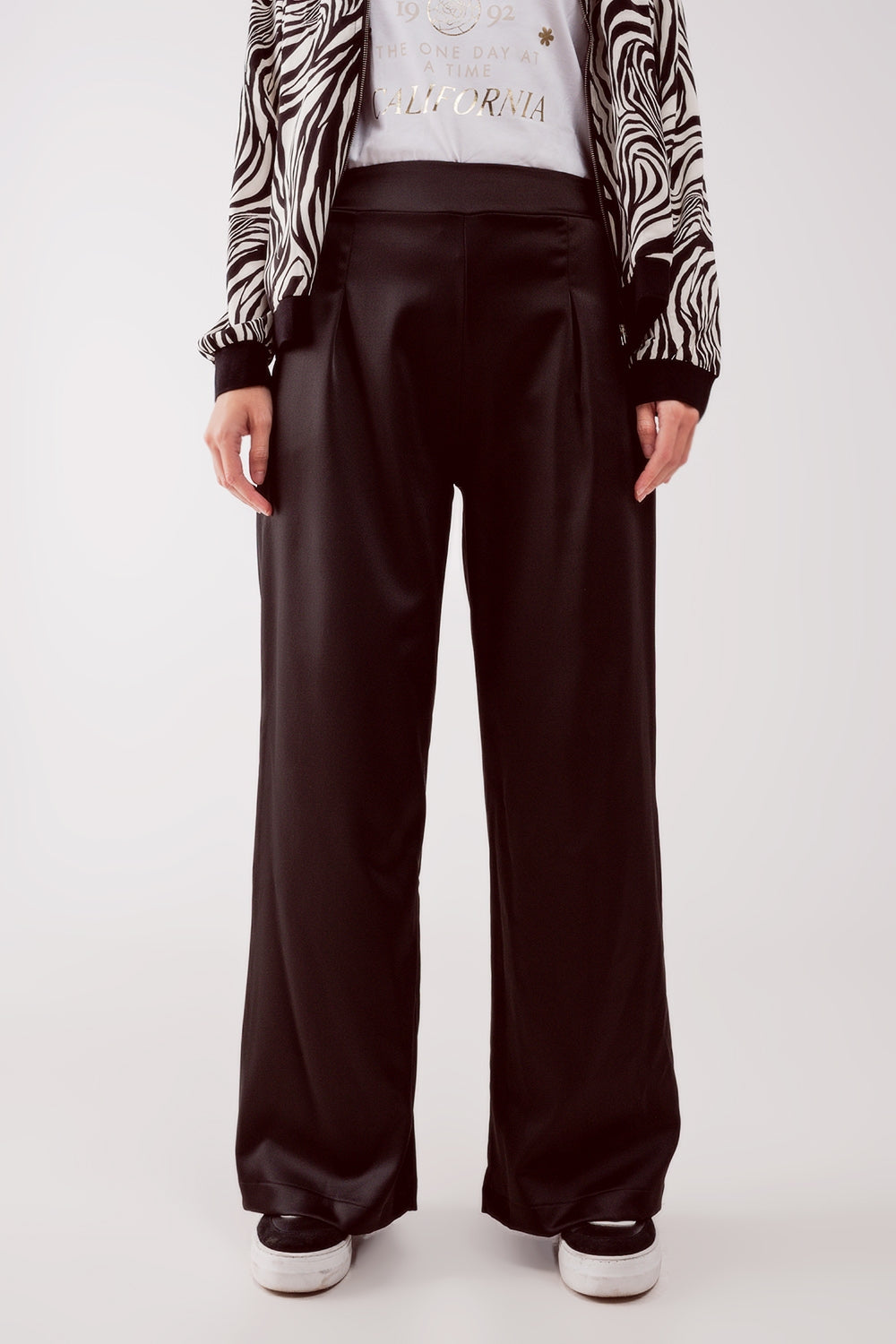 Q2 wide leg satin pants in black