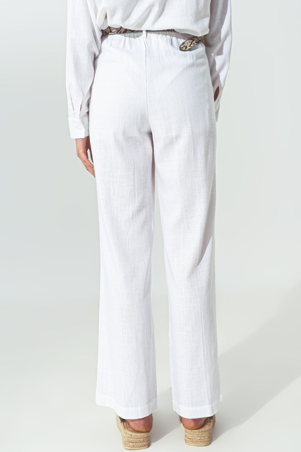 Wide-legged pants in light cotton fabric in white