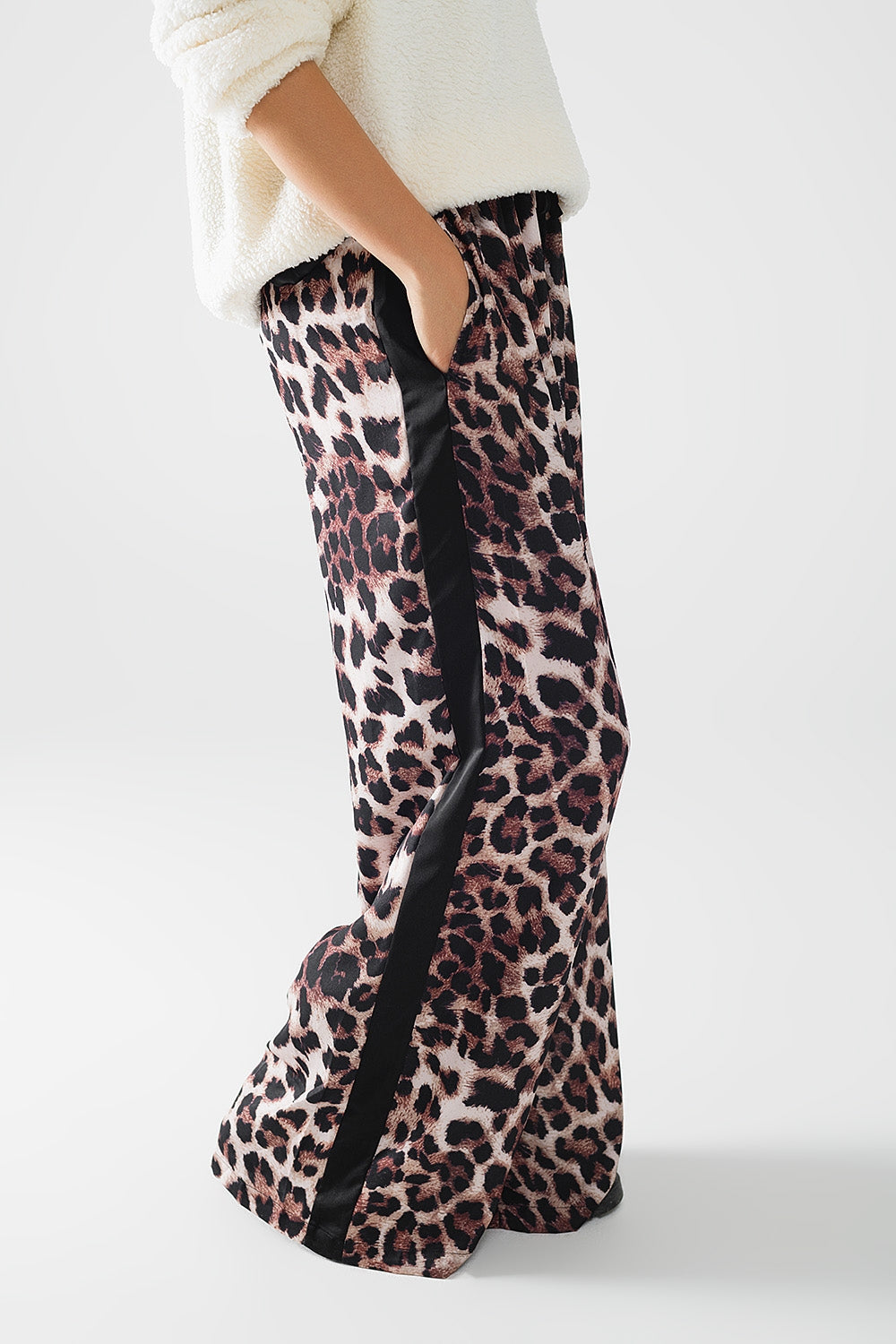 Q2 Wide leopard pants with satin side stripe