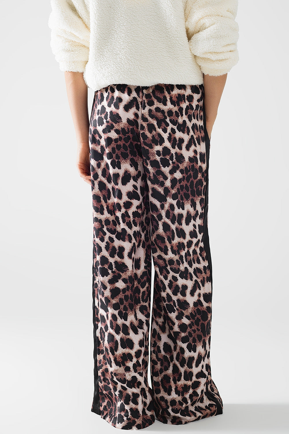 Wide leopard pants with satin side stripe