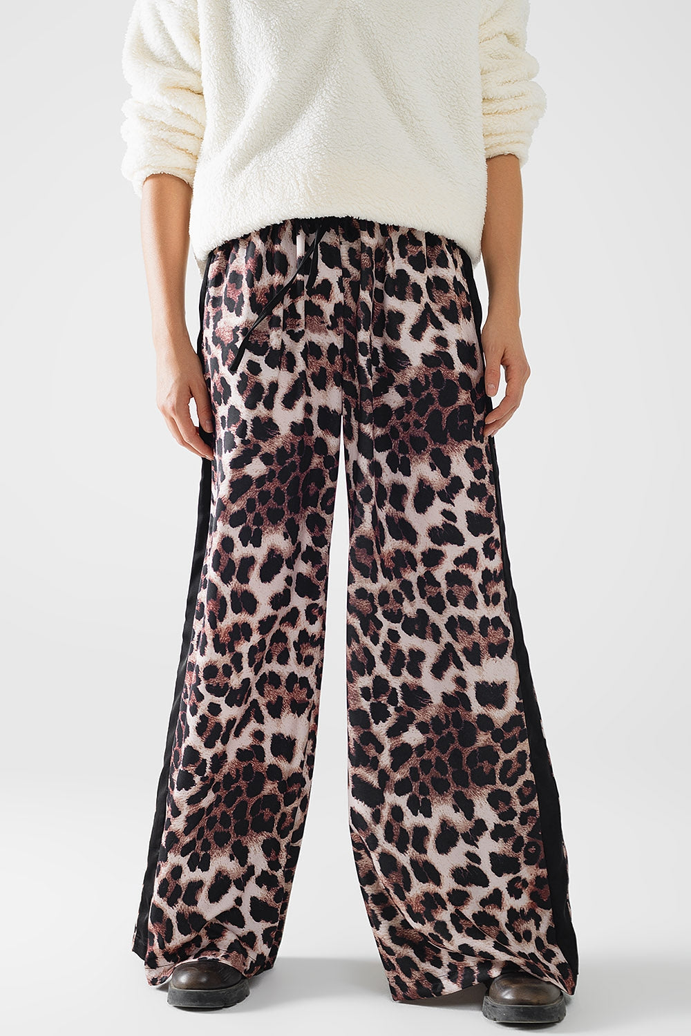 Wide leopard pants with satin side stripe