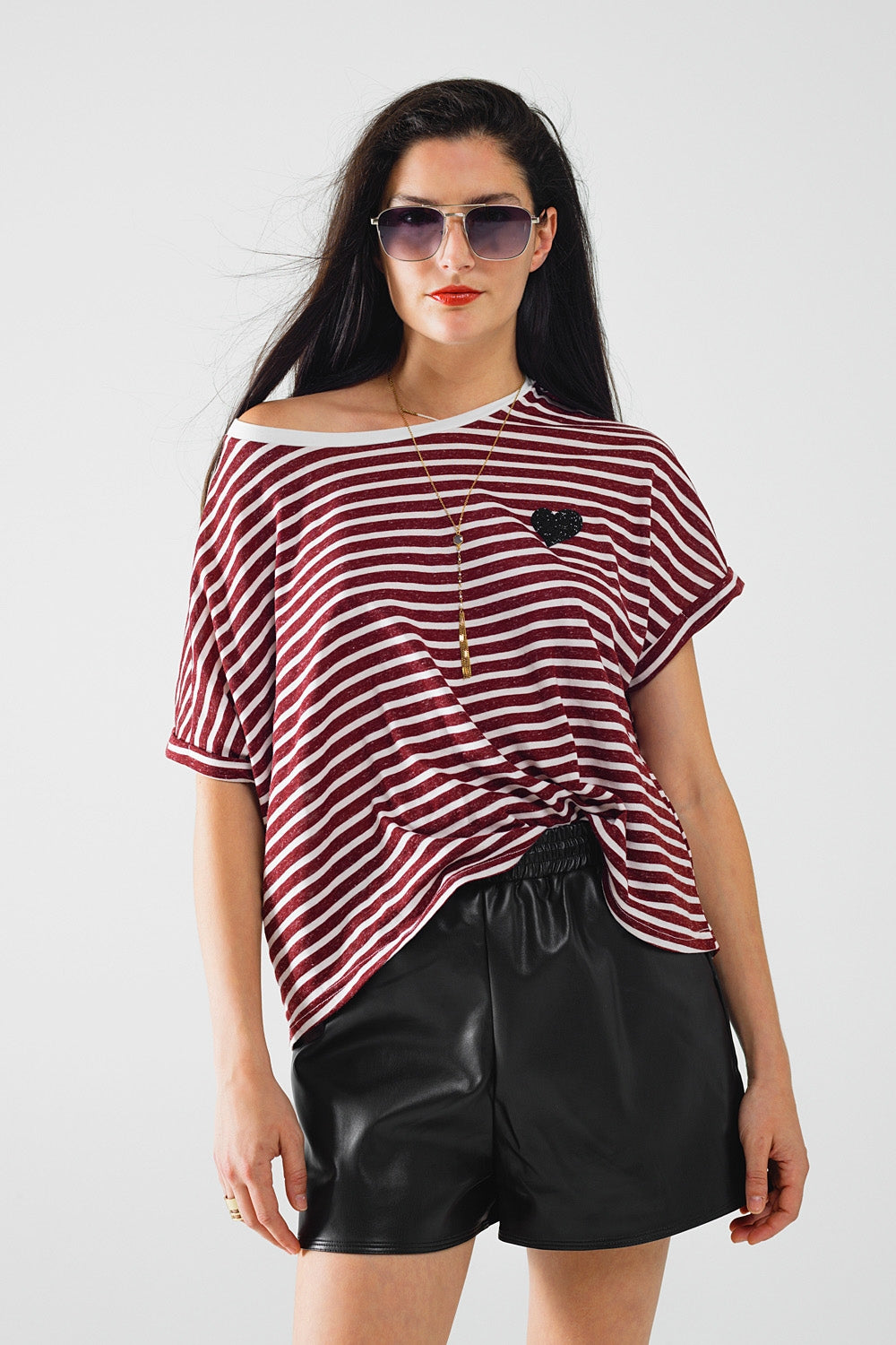 Q2 wide striped burgundy t-shirt with sequin heart decoration