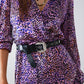 Vestido morado cruzado con estampado animal y falda con volantes