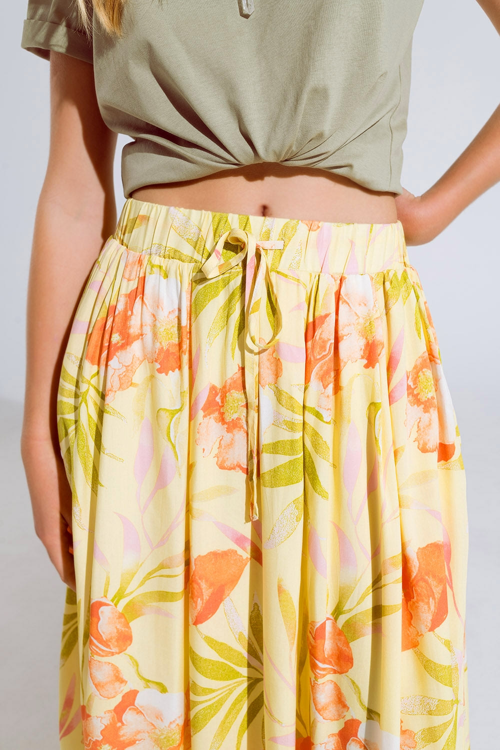 Yellow maxi skirt with tropical print