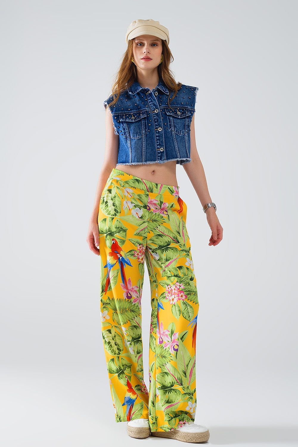 Pantalón amarillo con estampado tropical y cremallera lateral