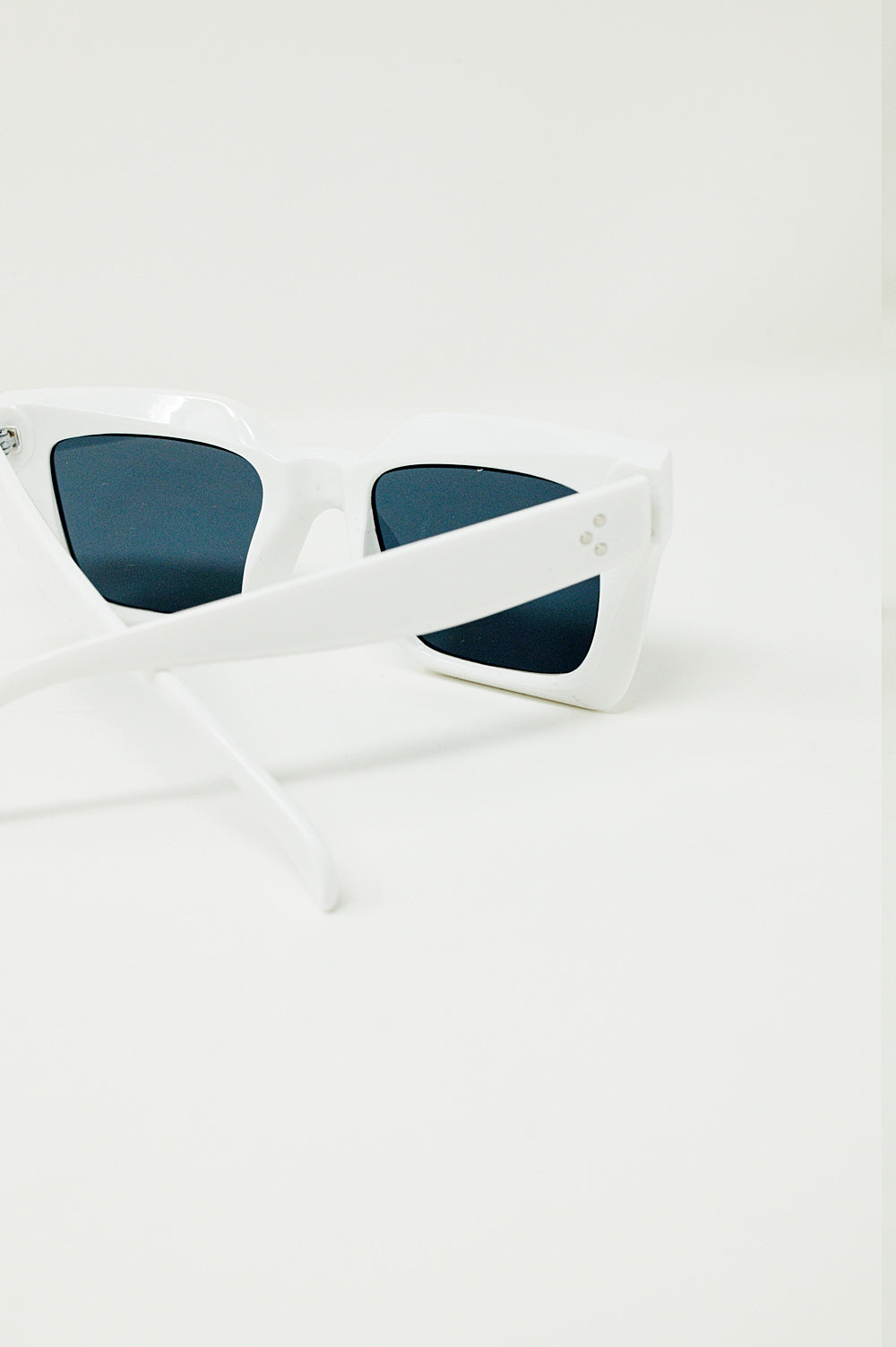 90's Squared Sunglasses in white - Szua Store