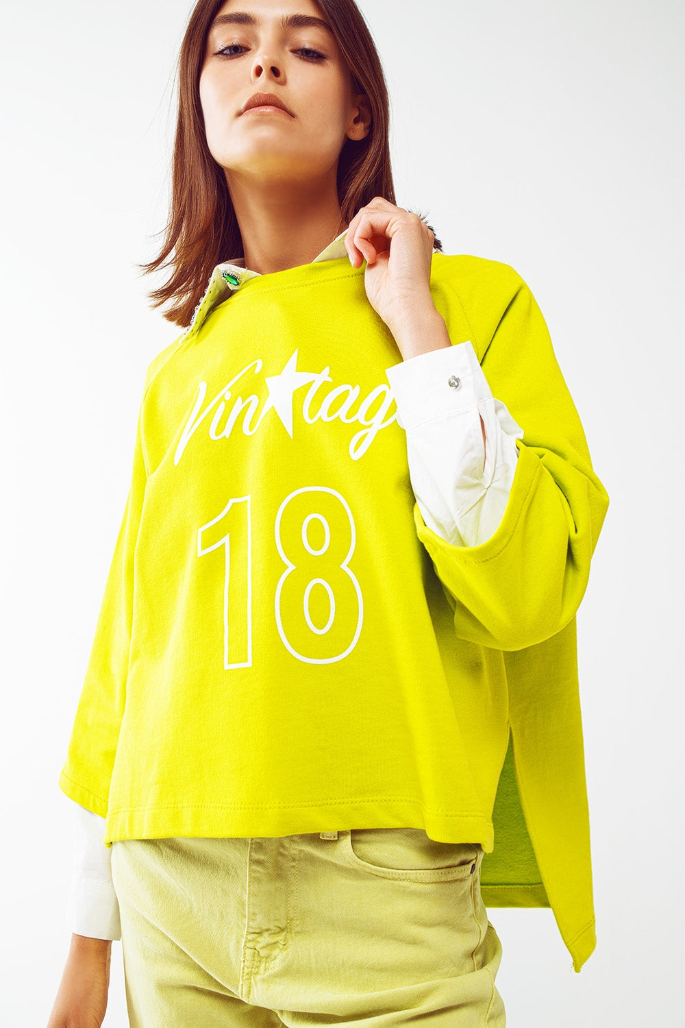Q2 Assymetric sweatshirt with Vintage 18 Text in lime