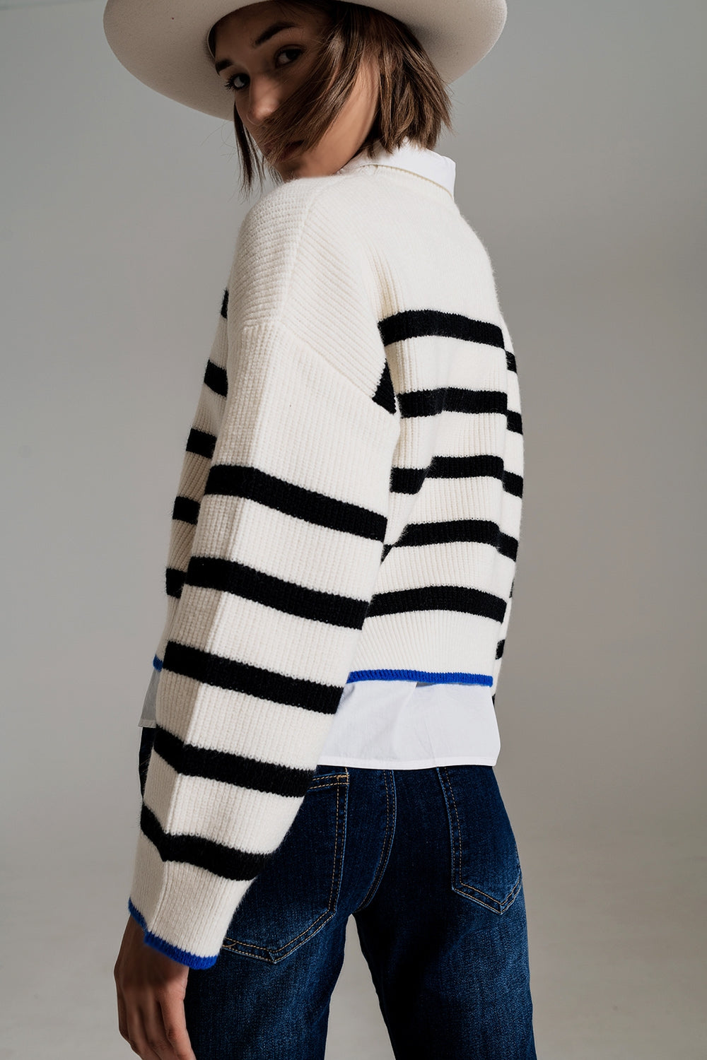 Black striped jumper with blue stripe detail on the bottom - Szua Store