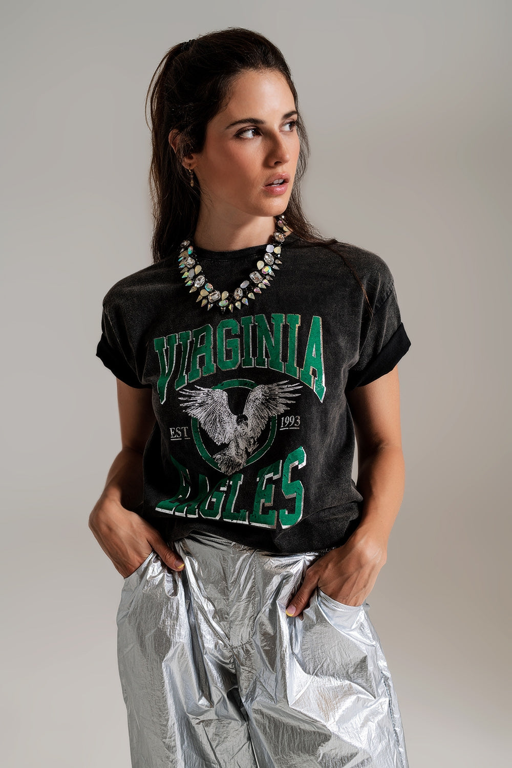 Camiseta negra con texto Virgina Eagels