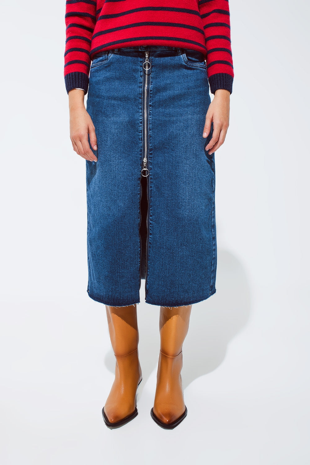 Q2 Blue maxi demin skirt with a long zipper chunky zipper down the front in Medium wash