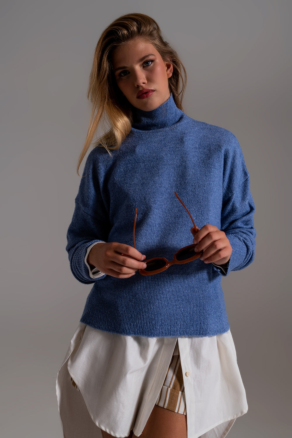 Q2 Blue turtleneck sweater in a soft knitted fabric