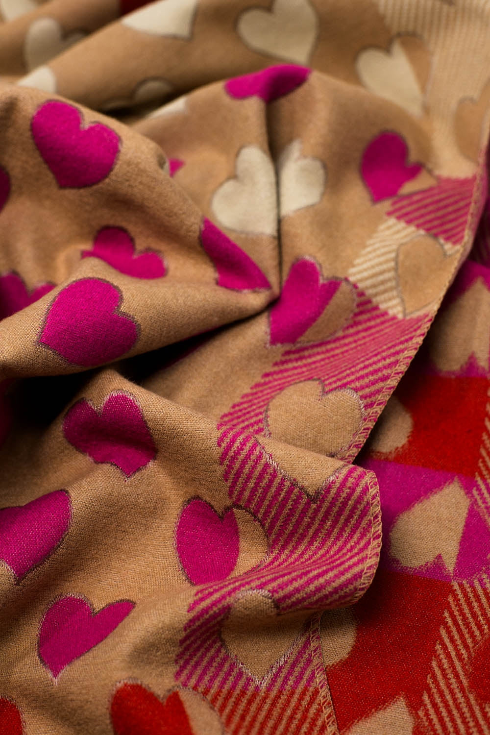 Camel Lightweight scarf with Hearts in Pink and red