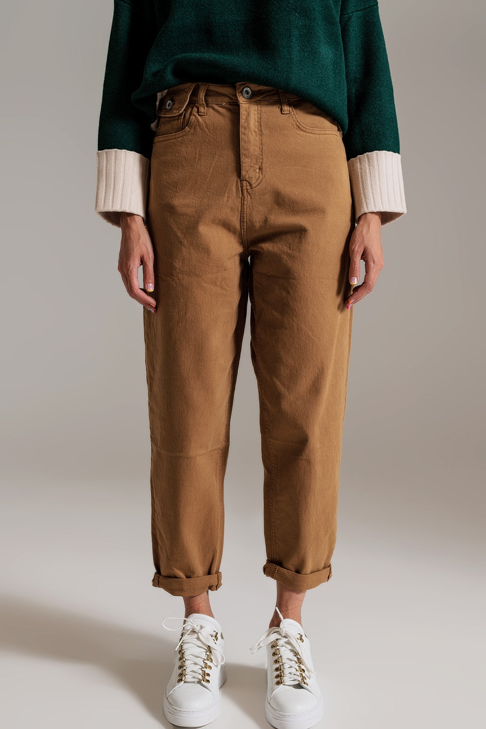 Q2 Camel relaxed pants with pocket detail at the waist