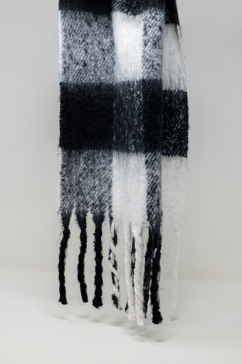 Checkerboard scarf in black and white with tassles