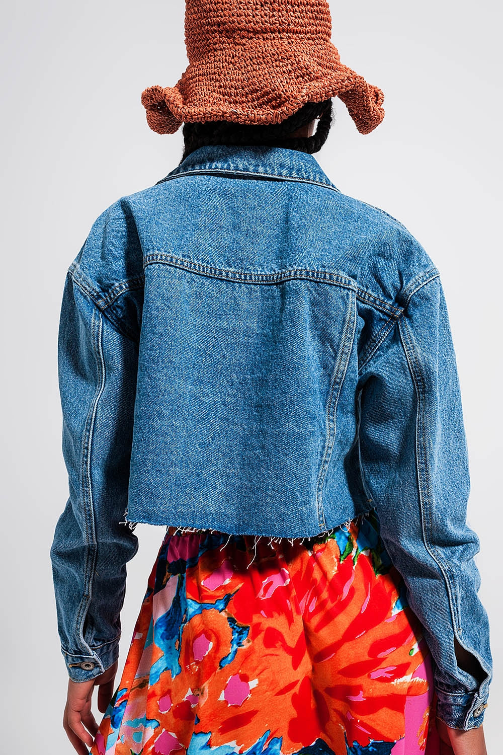 Cropped denim jacket with raw hem in mid wash Szua Store