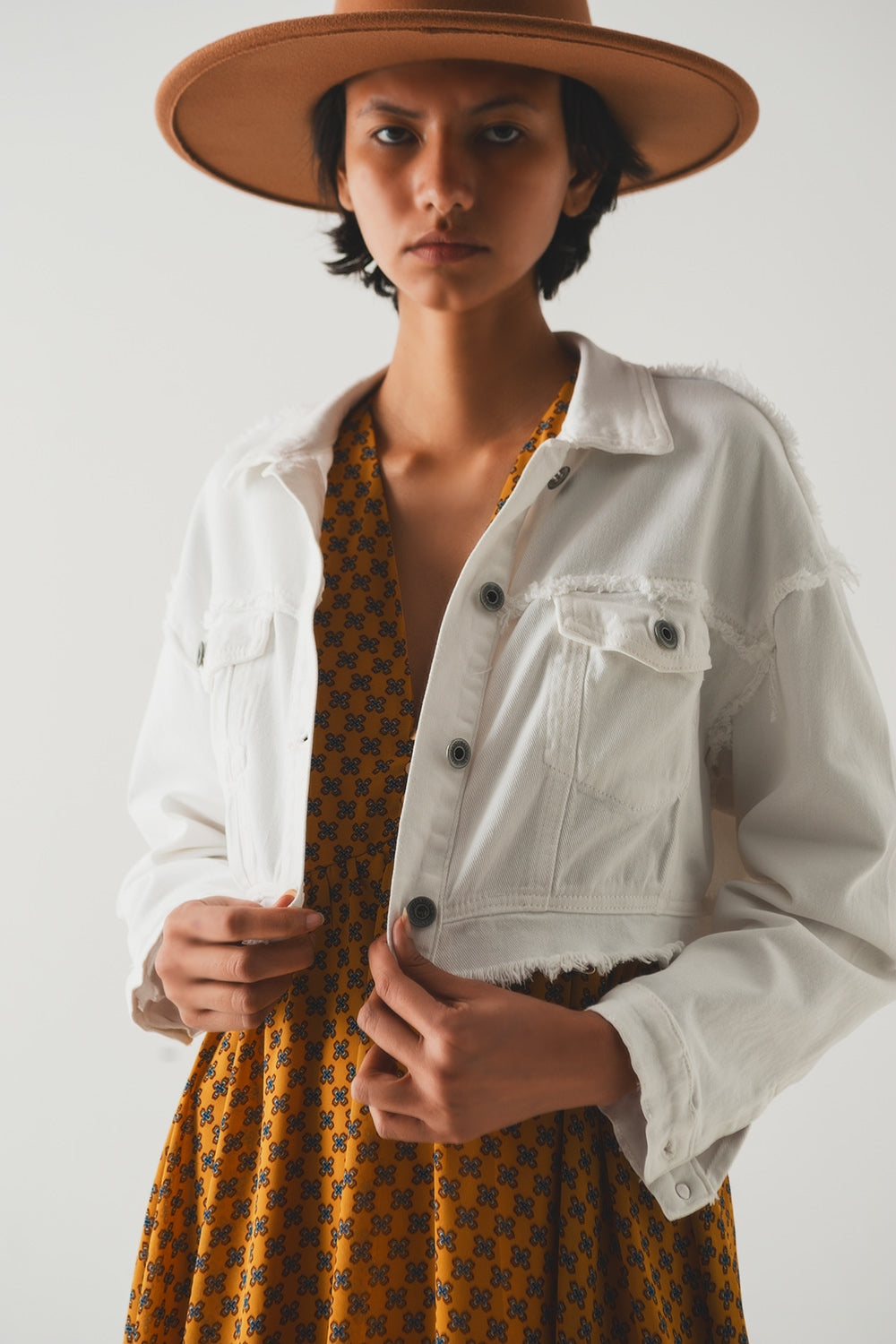 Q2 Cropped denim trucker jacket in white