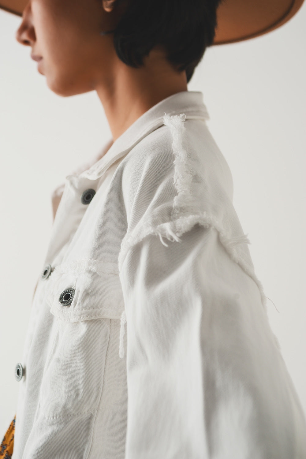 Cropped denim trucker jacket in white - Szua Store