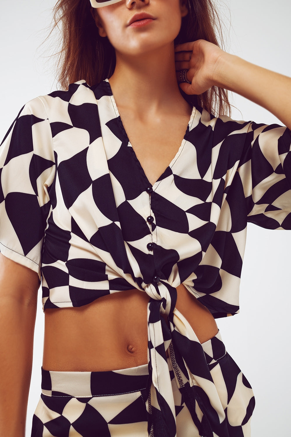 Cropped Shirt With Knot in Bauhaus Abstract Black and White Print - Szua Store