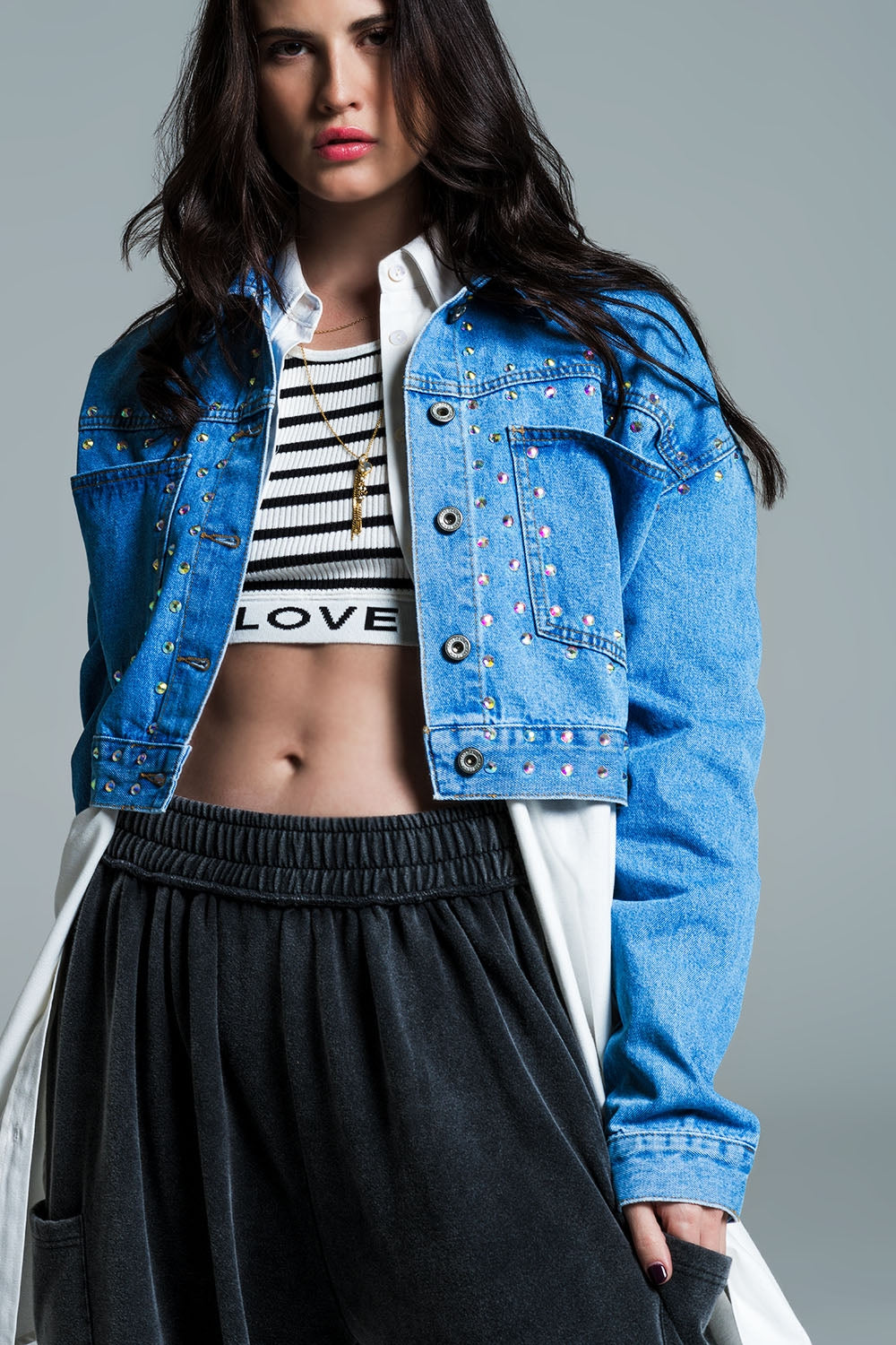 Q2 Denim cropped jacket in blue with studs and chest pockets