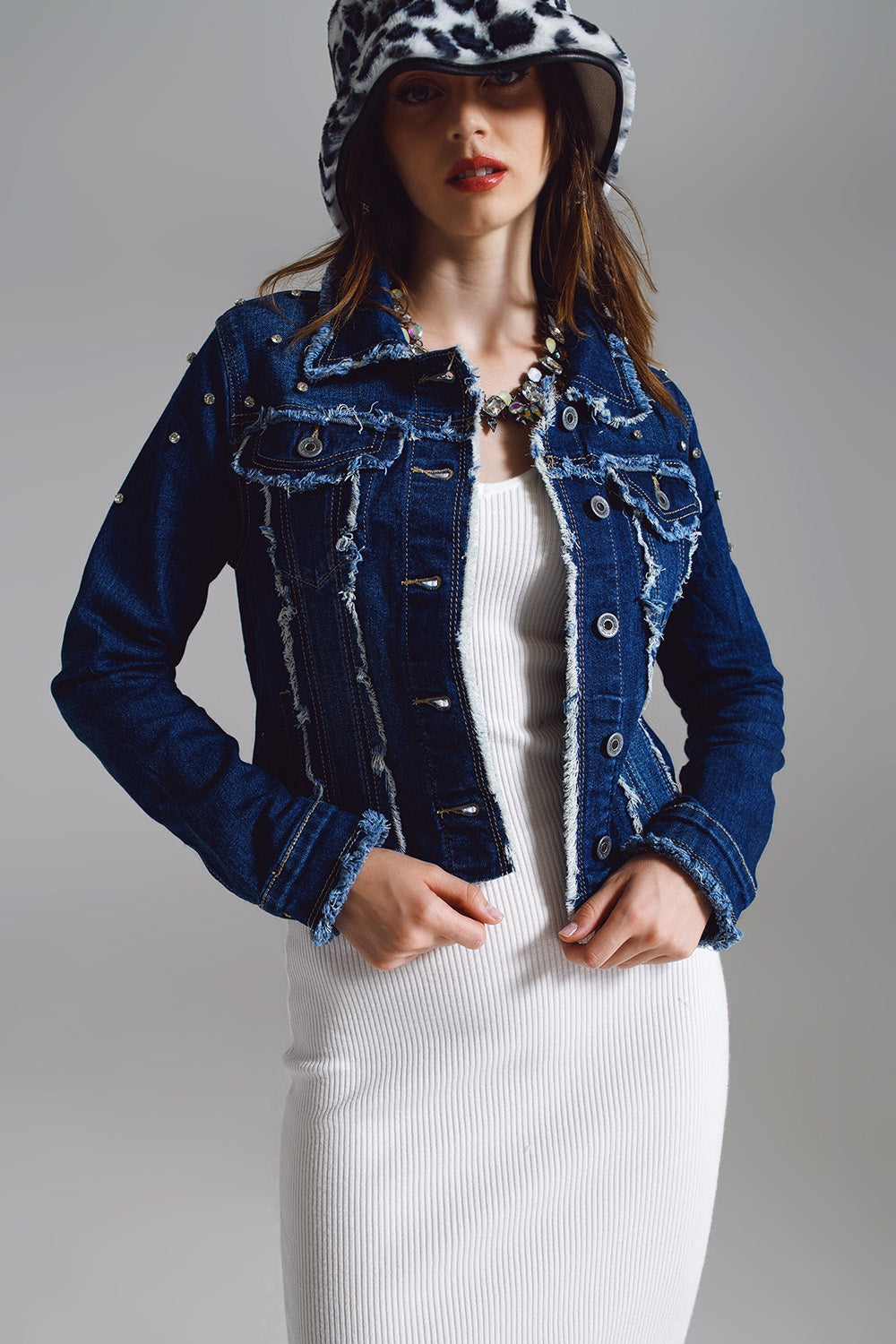 Q2 Denim jacket with frayed and embroidered details in Midwash