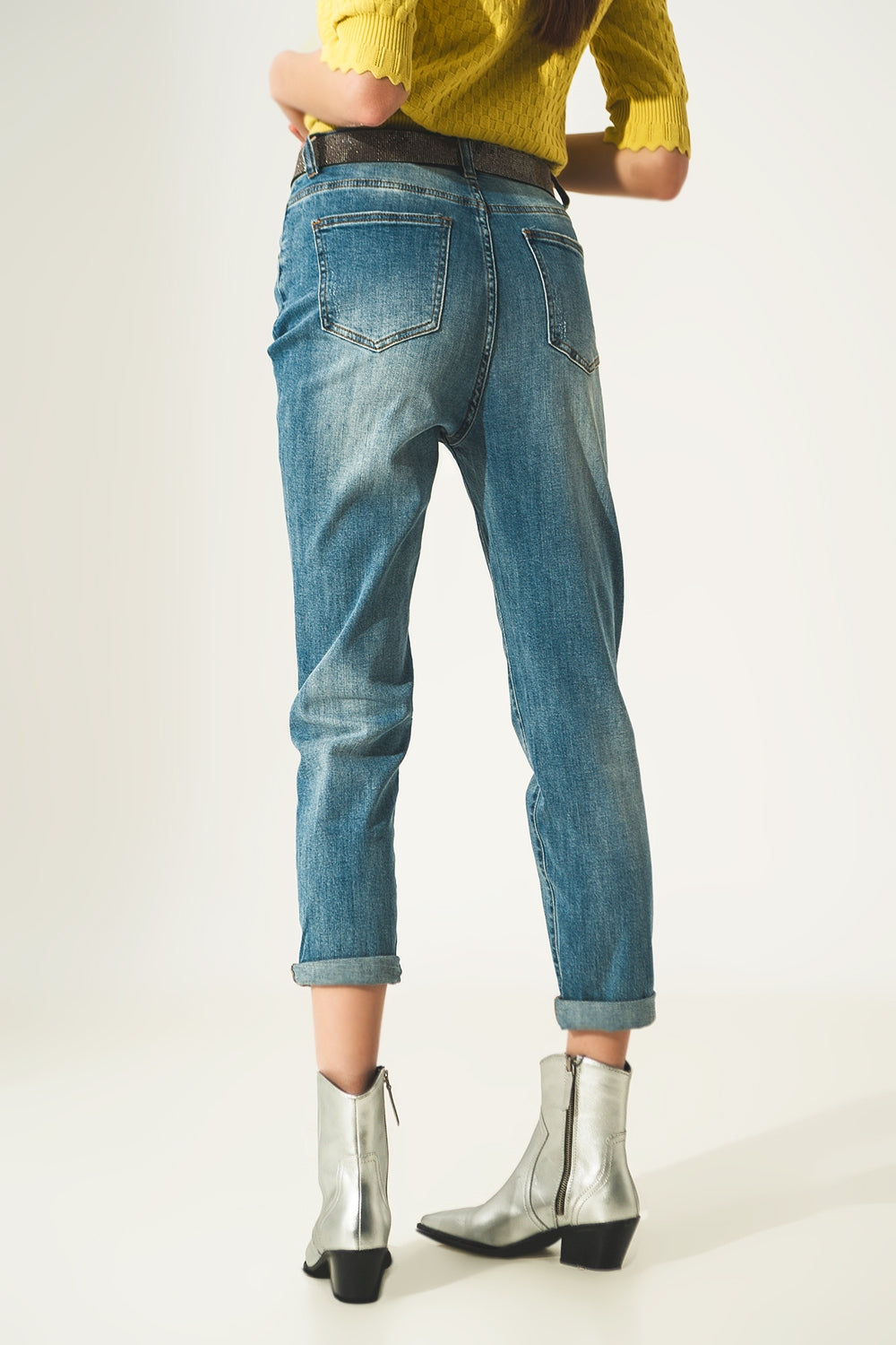 Distressed straight leg jean in light blue - Szua Store