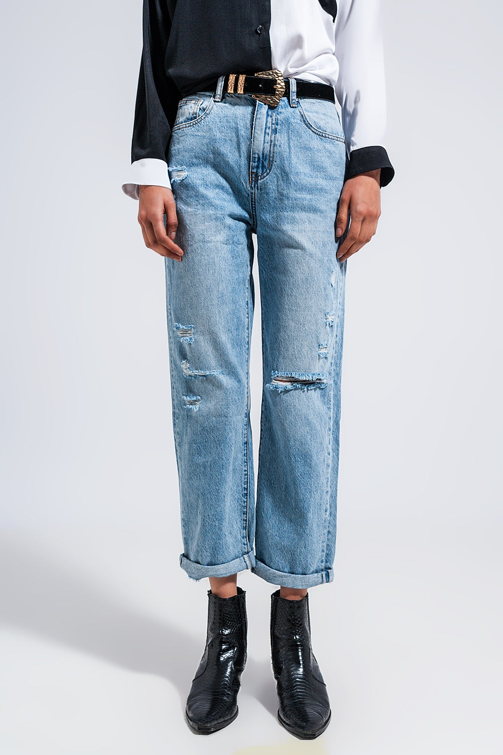 Distressed straight leg jean in medium denim Szua Store