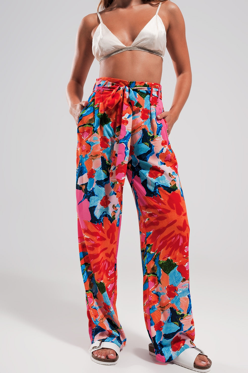 Pantalones elásticos en la espalda con estampado floral brillante
