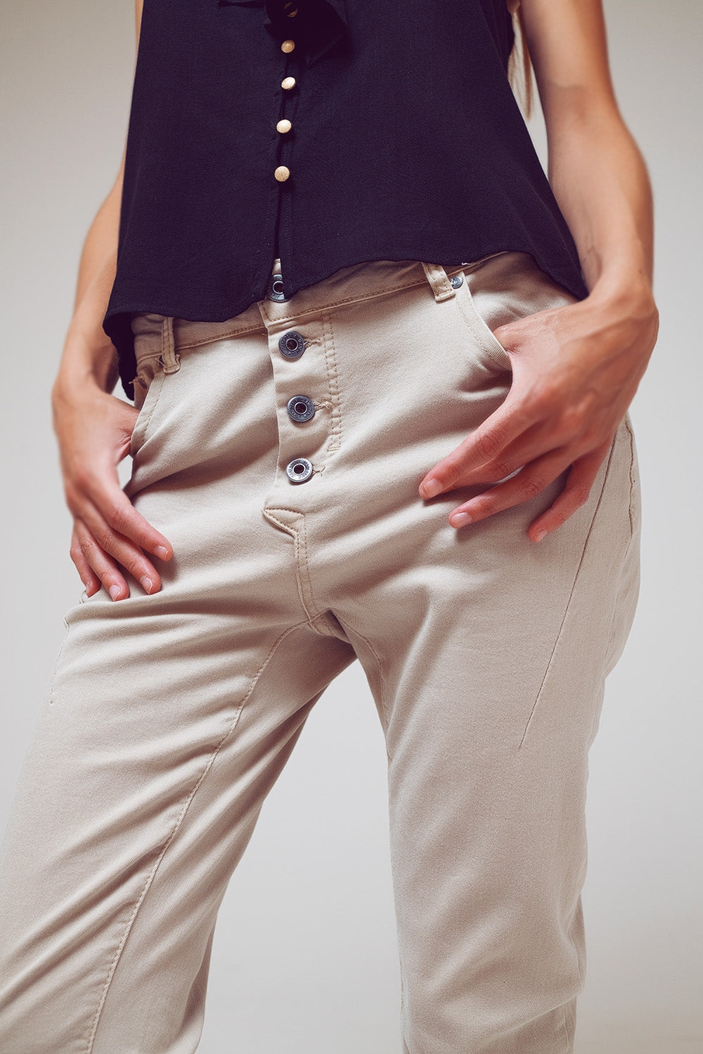 Exposed buttons skinny jeans in beige - Szua Store